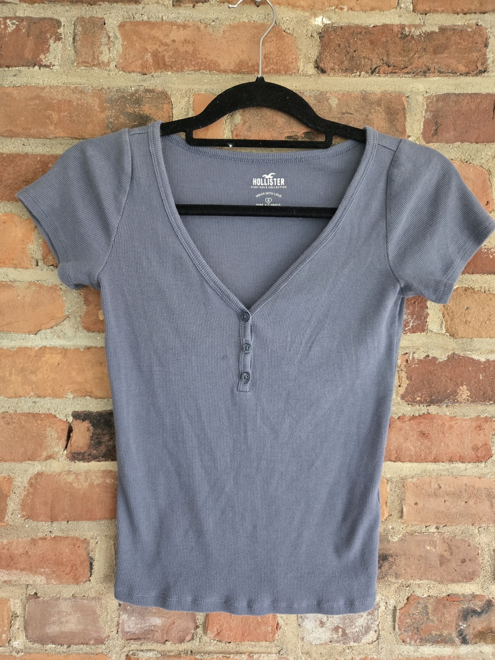 Hollister Short Sleeve Ribbed V-Neck Henley Top — Dusty Blue